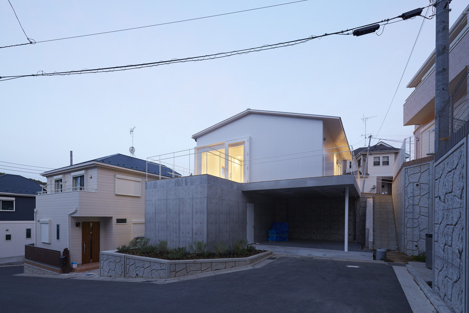 由于Yakuju Kamishirane 2 · sinato可能是特定的人名、地名、产品名等具有特定背景的内容，没有足够的语境信息难以准确翻译，暂时无法给出有效结果 丨日本神奈川丨构造设计寺戸巽海,照明设计FDS等-35