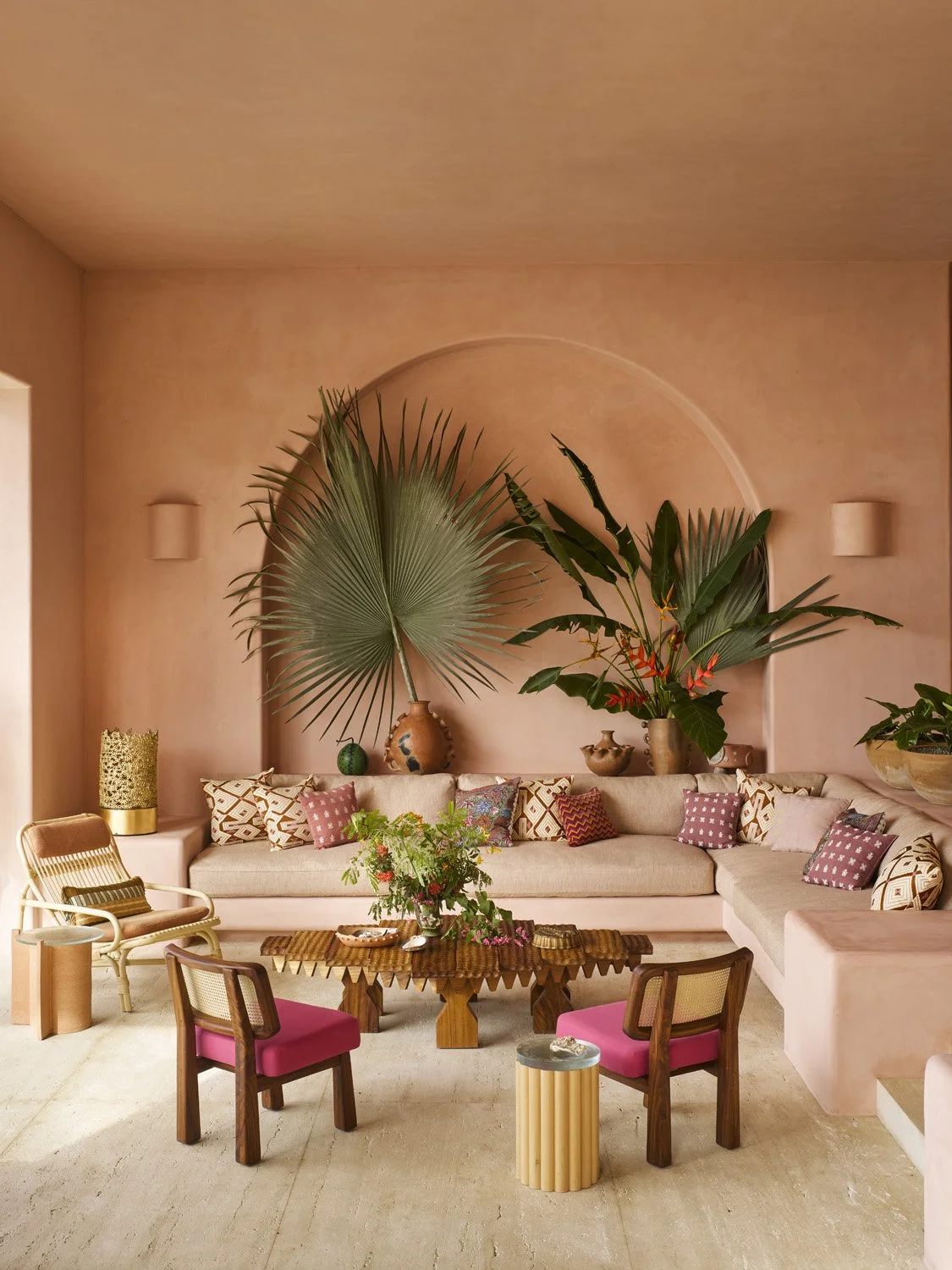 玫瑰宫

注：Casa Rosada 通常指位于阿根廷布宜诺斯艾利斯的总统府，因其建筑外观多为粉色（玫瑰色）而被称为玫瑰宫  丨墨西哥-8