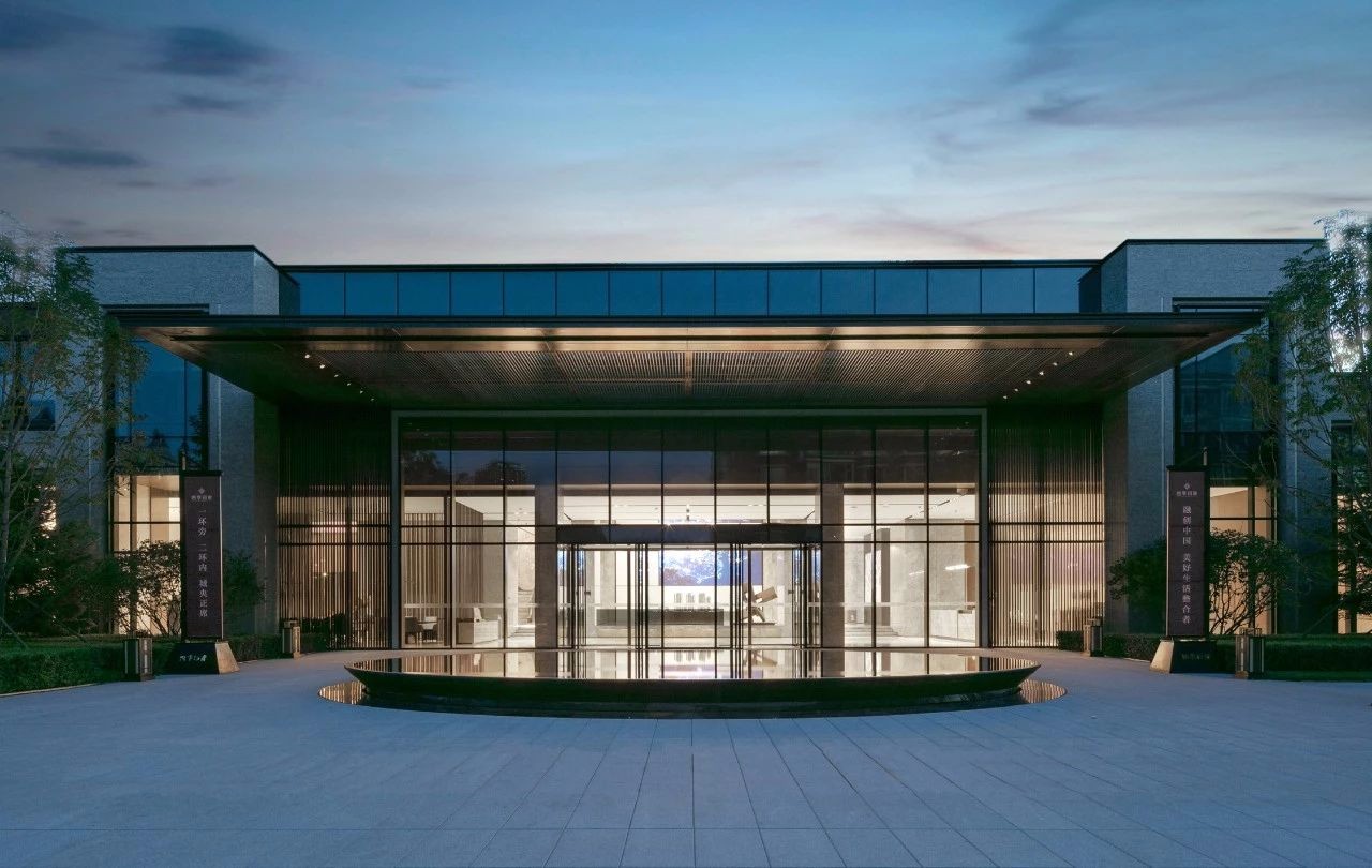 融创哈尔滨四季印象营销中心与样板房 | 东西方文化交融的现代空间设计-1