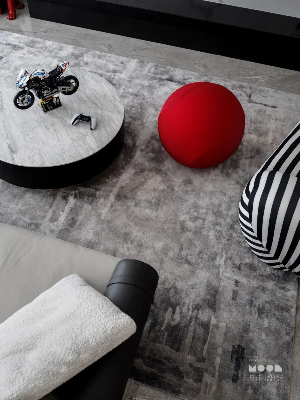 极简潮玩之家 · 95 后游戏编程设计师的自由空间丨月和设计-46