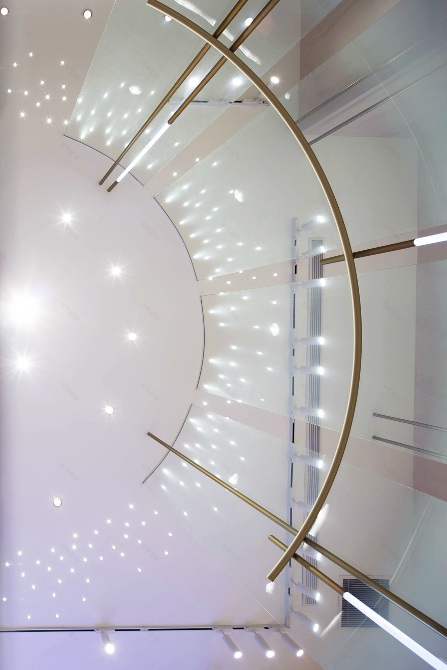 潮流瞬息万变的 SHOWS 买手店空间设计-7