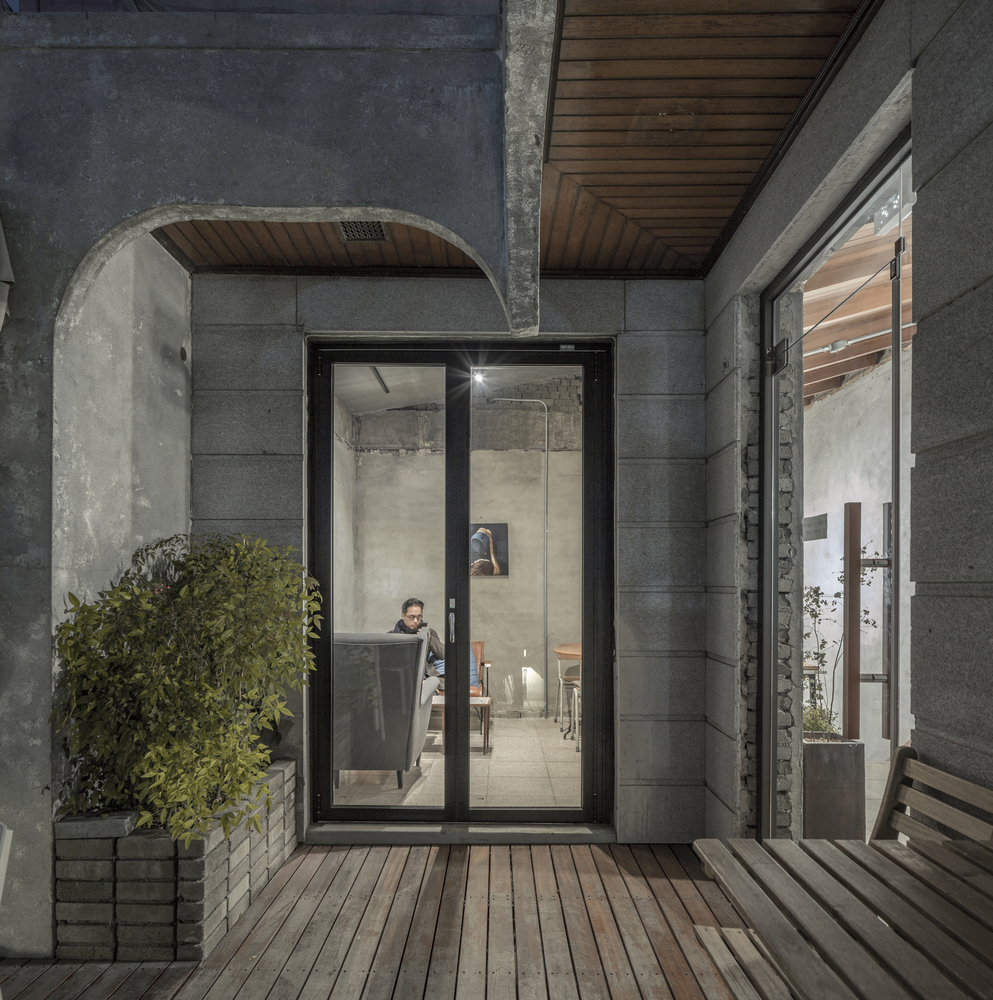 首尔老屋新生命,TEMP 建筑工作室打造独特咖啡馆-36