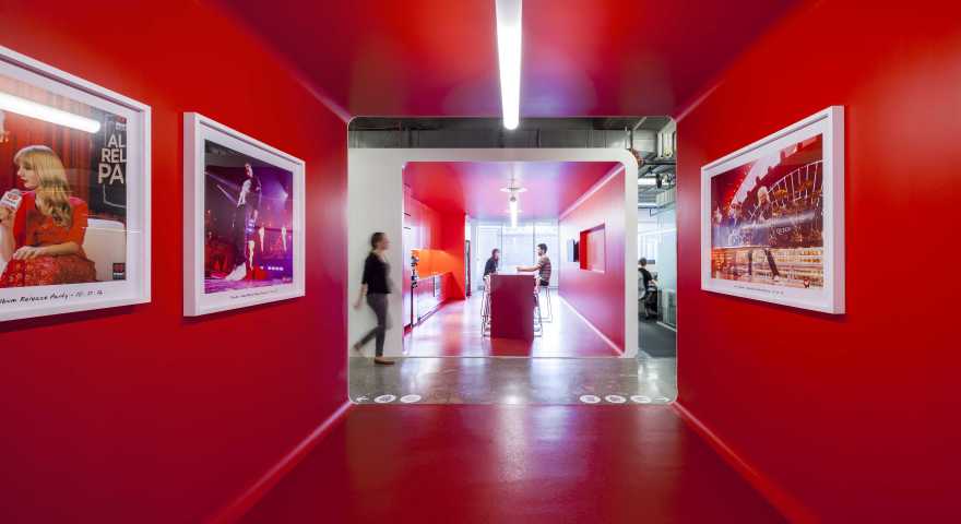 iHeartMedia 曼哈顿办公室的高科技工业风设计-14