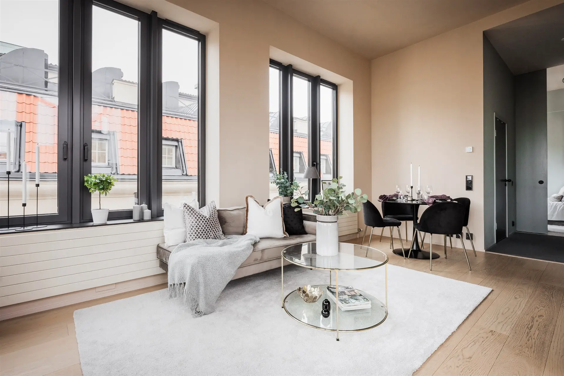 瑞典 37m2 屋顶小屋 | 工业风独立空间,4 米高天花板与 72m2 露台-4