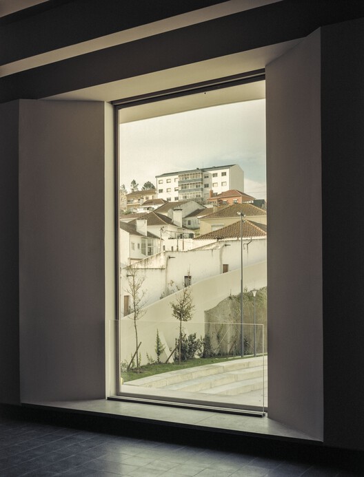 托雷斯韦德拉斯狂欢节艺术中心丨葡萄牙丨José Neves-19