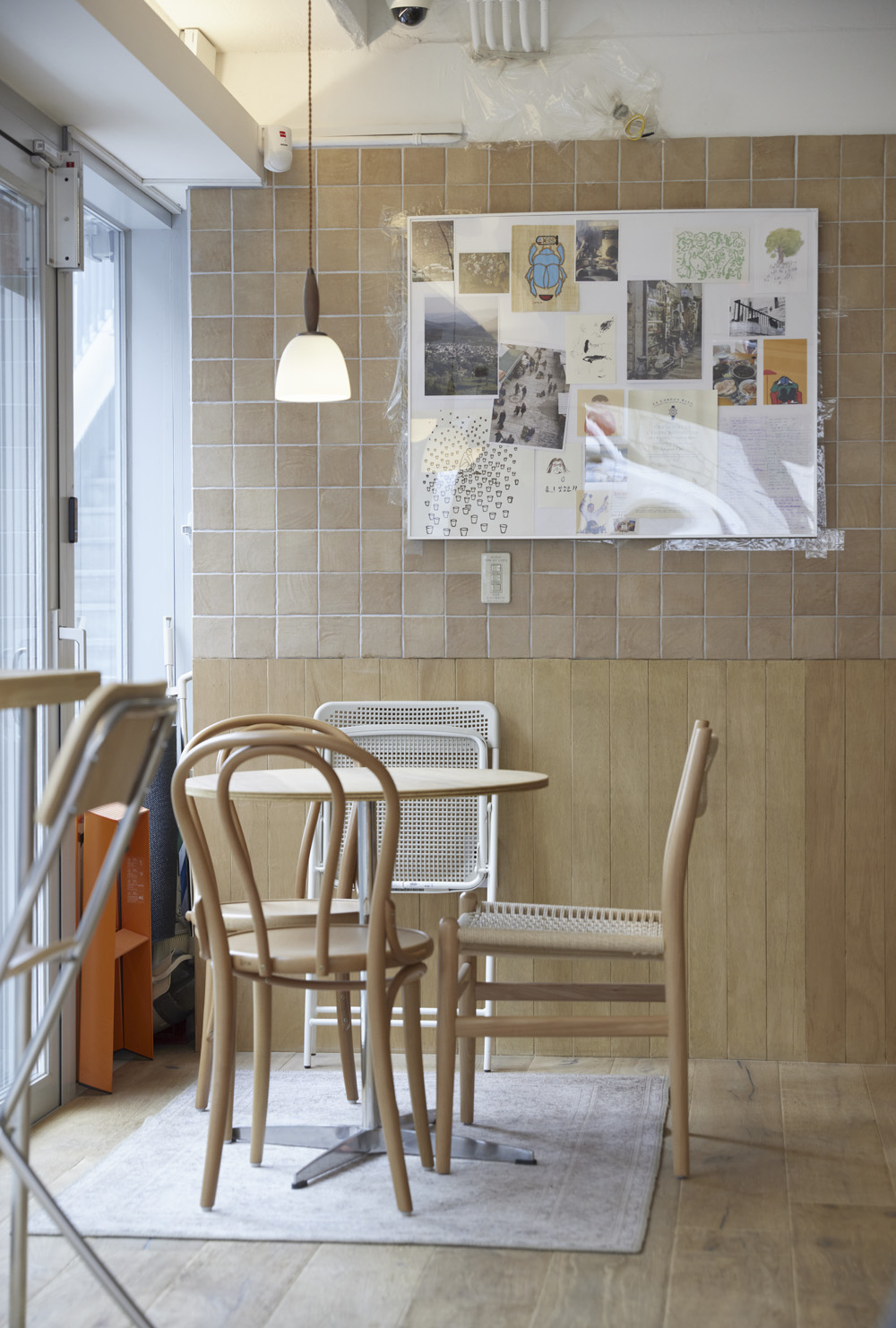 白色与原木的温馨邂逅——解读 JOISSPALAFEL 餐厅设计-9