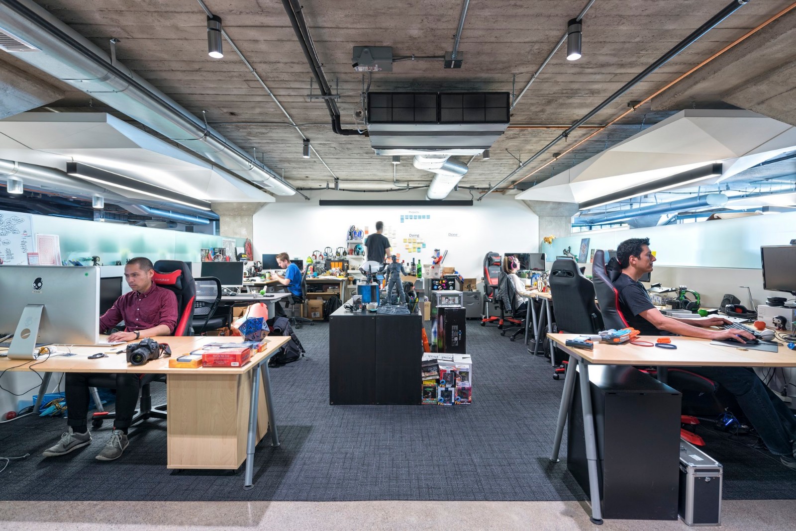 旧金山星际游戏办公室，顺应独特建筑设计的几何折面空间  Costa Brown-5