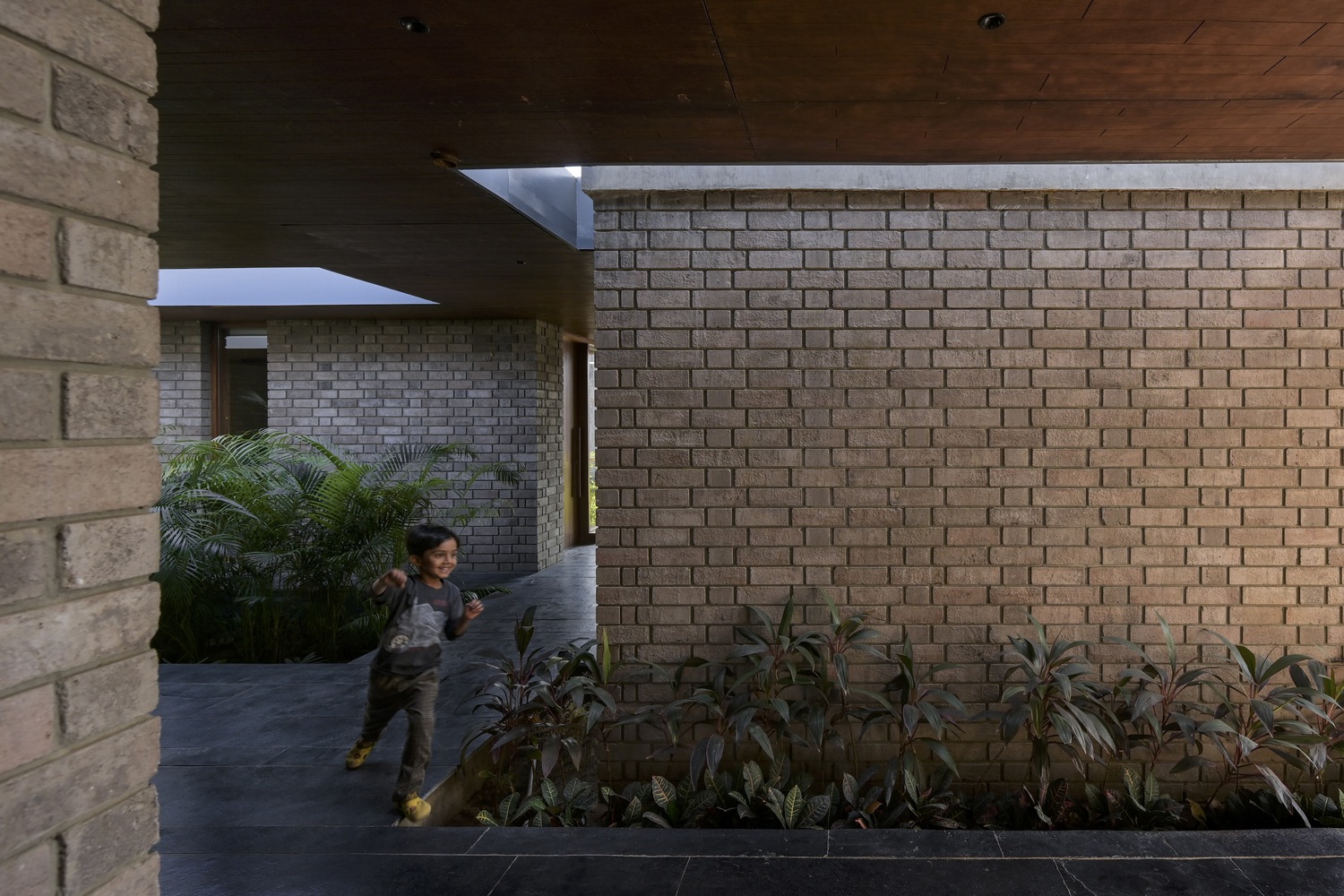 几堵墙和一间屋顶办公室丨inpractice-18