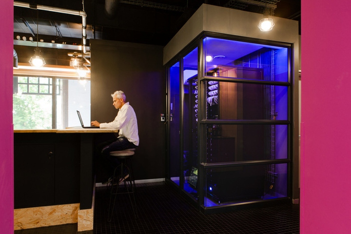 Korbicom 办公室 · 科技创意的未来空间-35