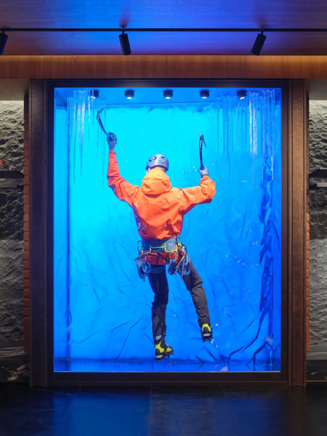 从岩壁出发，走向极境之境——始祖鸟ARCLOUNGE-23