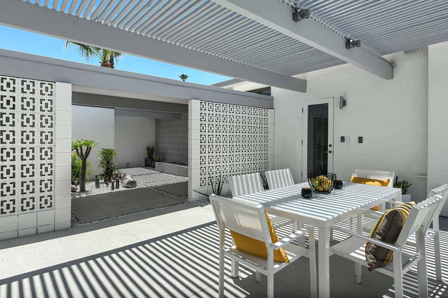 Midcentury dream retreat with a poolside paradise in Palm Springs-18