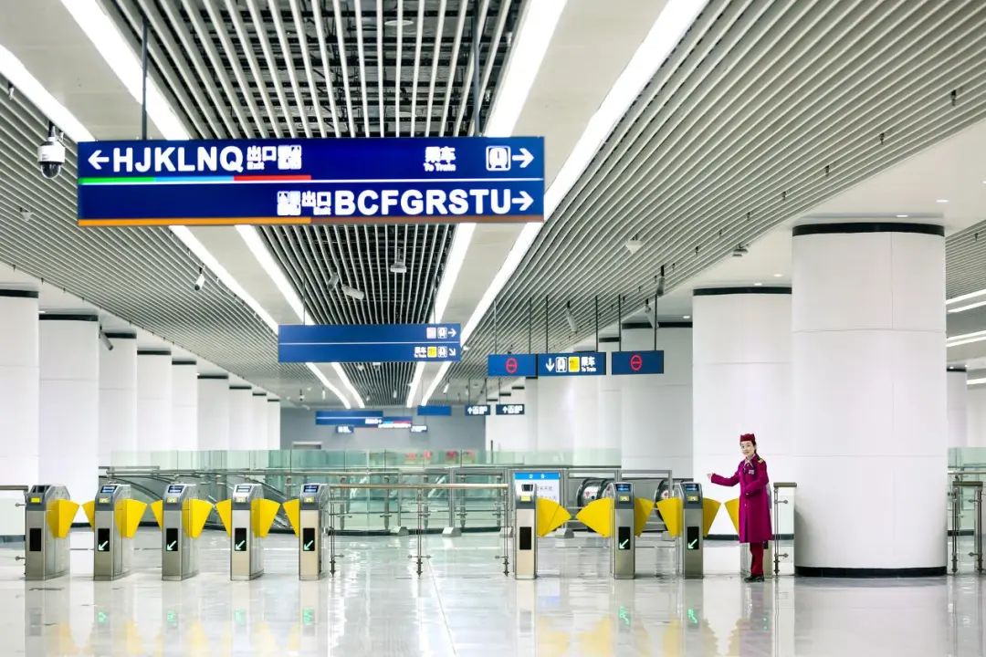 武汉光谷广场综合体 | “地下城”里开春晚-14