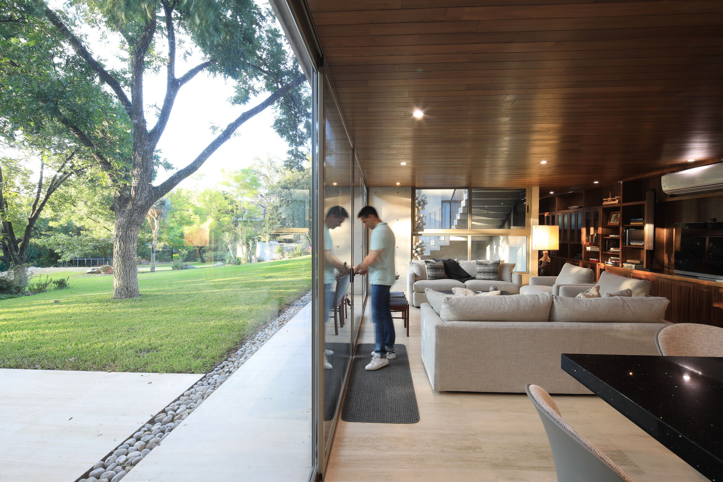 墨西哥老屋 basement 逆袭,变身开放式生活空间-6