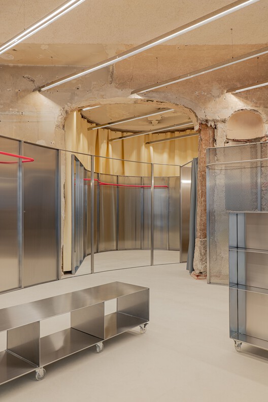 Tienda T(R)G 时尚服装店设计丨西班牙马德里丨BURR Studio-11