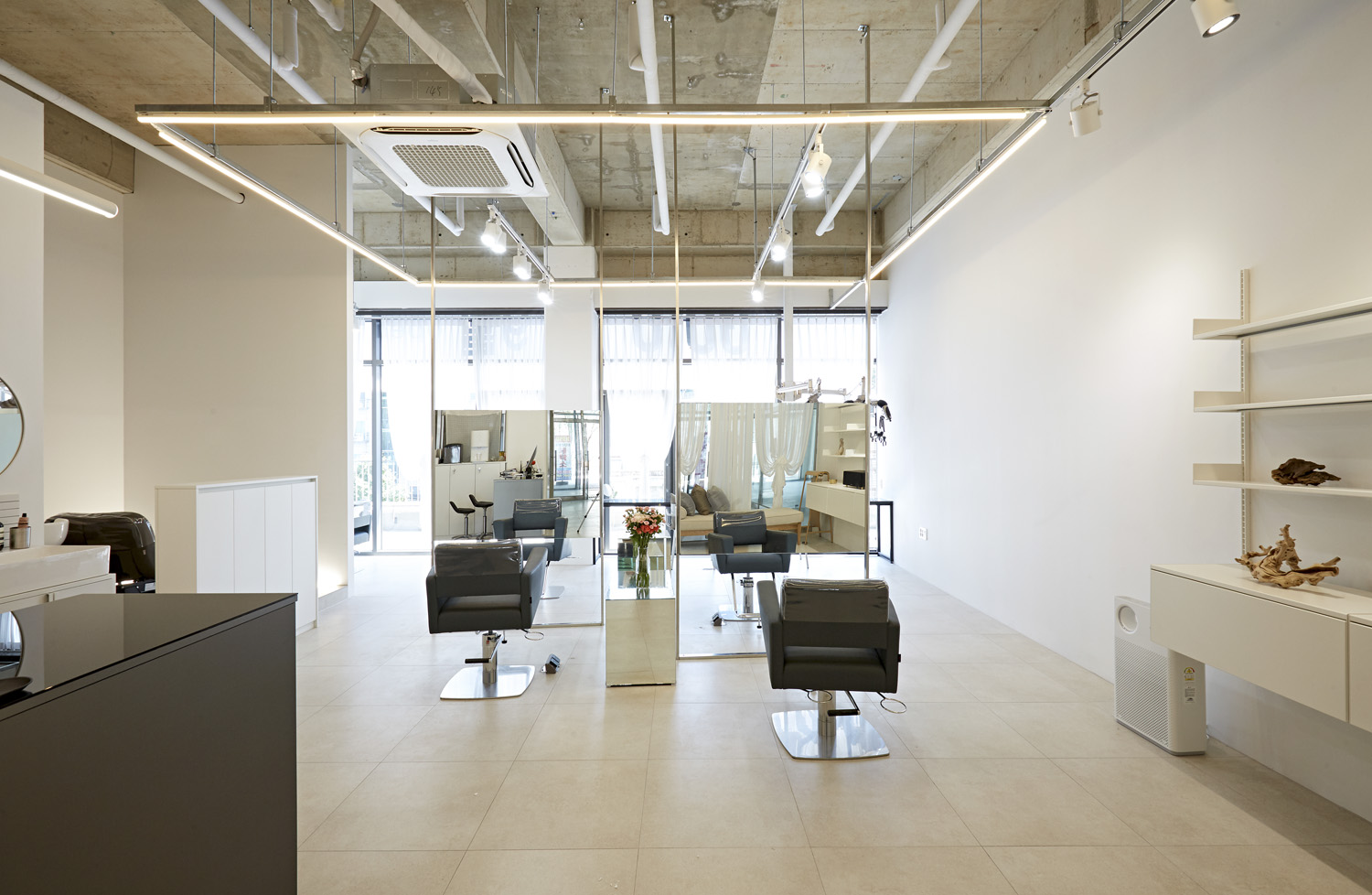 20 平米美妆店的现代风格设计-8