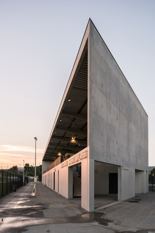 Si·Fours·Les·Plages 城市体育看台建筑-64