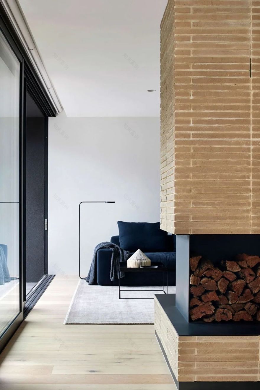 墨尔本 U 型现代别墅 | 坚固与温暖的二元探索-26