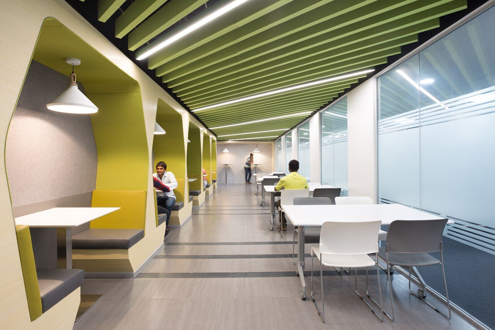 Renault Nissan 办公室彩色金属吊灯设计-21