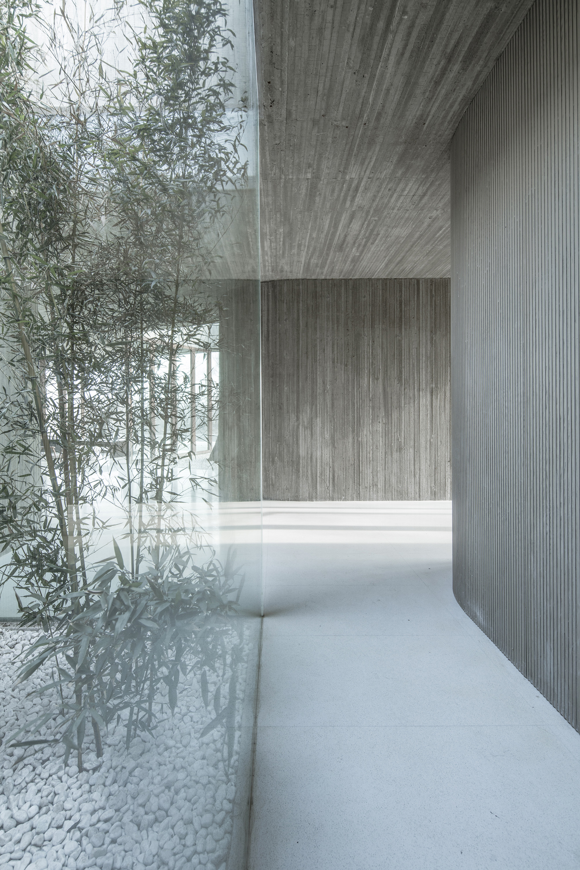 Waterside Buddist Shrine / ARCHSTUDIO-40