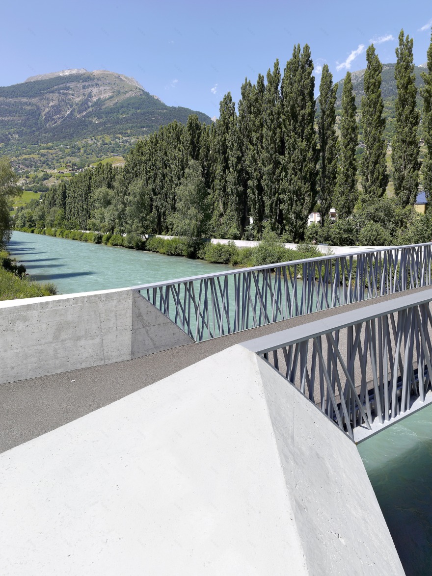 瑞士景观人行桥设计,巧妙融合自然与功能-11