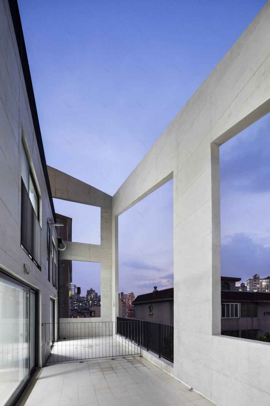 Bracing House / Atelier Jun-18