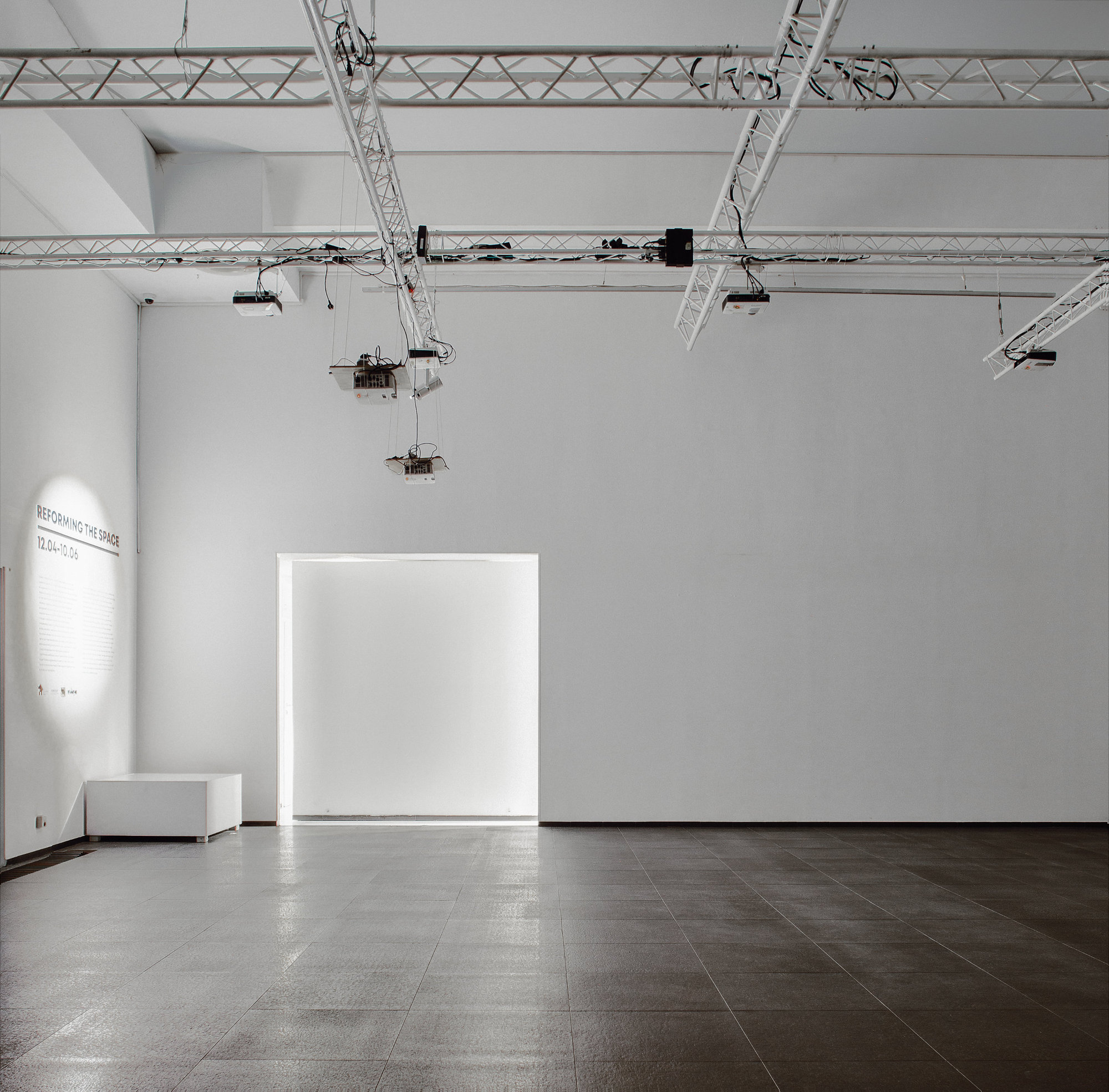 乌克兰 M17 当代艺术中心,现代设计与传统元素的完美融合-30