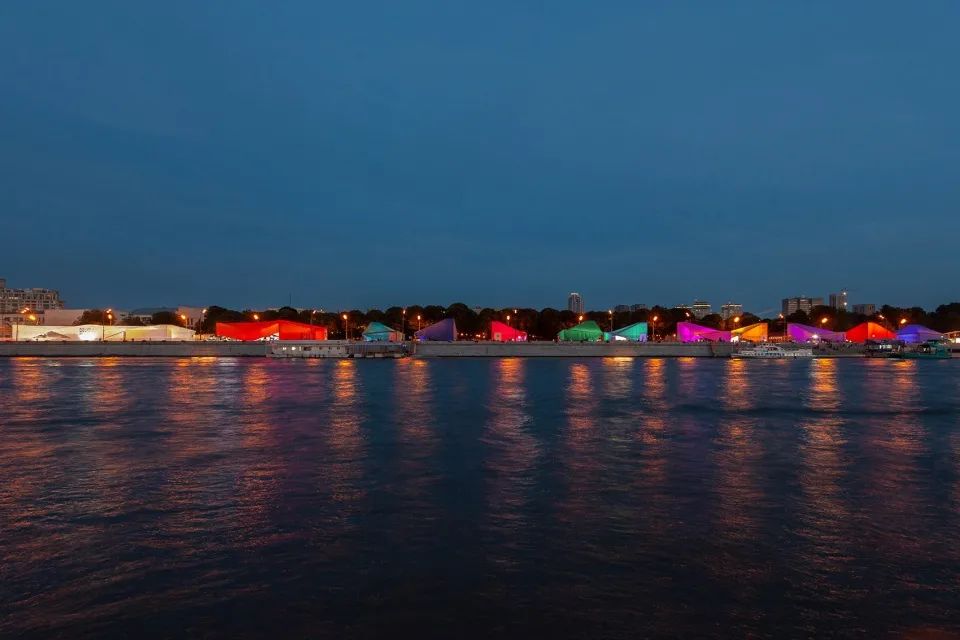 2020 俄罗斯创意产业节展亭 | 色彩缤纷的滨水空间-31