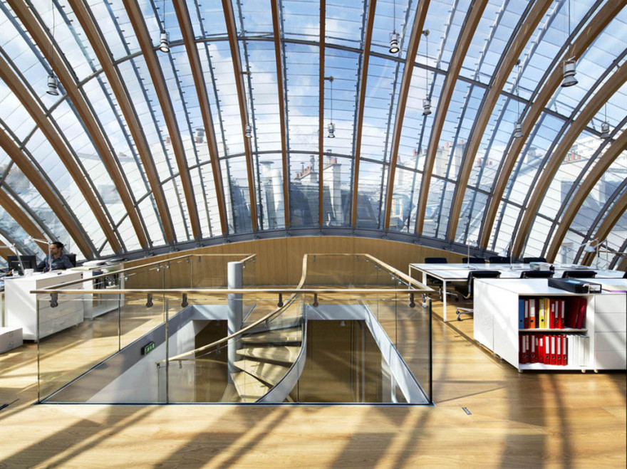 法国旧建筑中的巨大金属蠕虫 Pathé 基金会-2