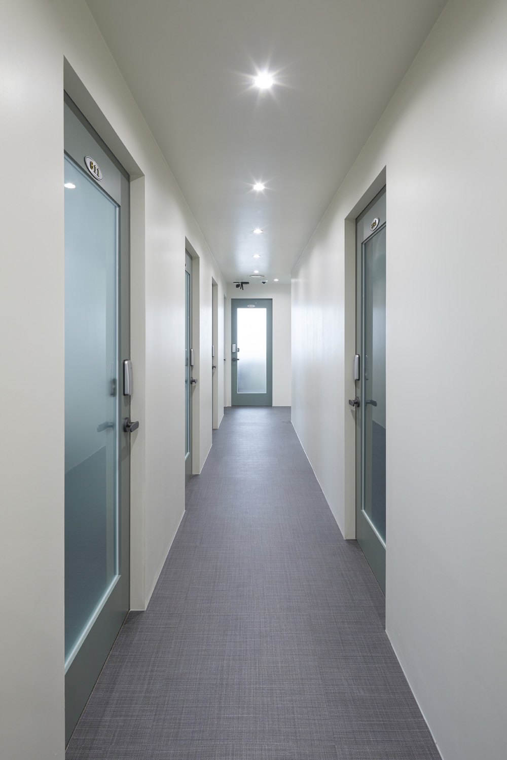 67 平现代简约共享办公空间设计-11