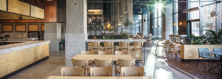 Bucharest 电车餐厅 · Yellow Office 的工业风设计-30