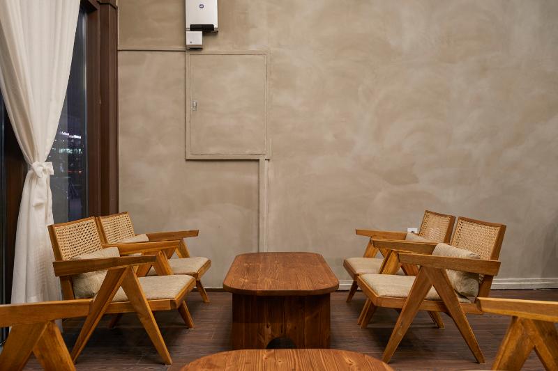 35 坪斯米达咖啡厅，木质装点简约风情-14