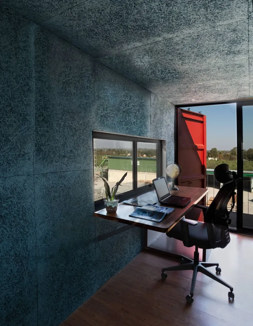 缤纷集装箱里的绿色办公空间-36