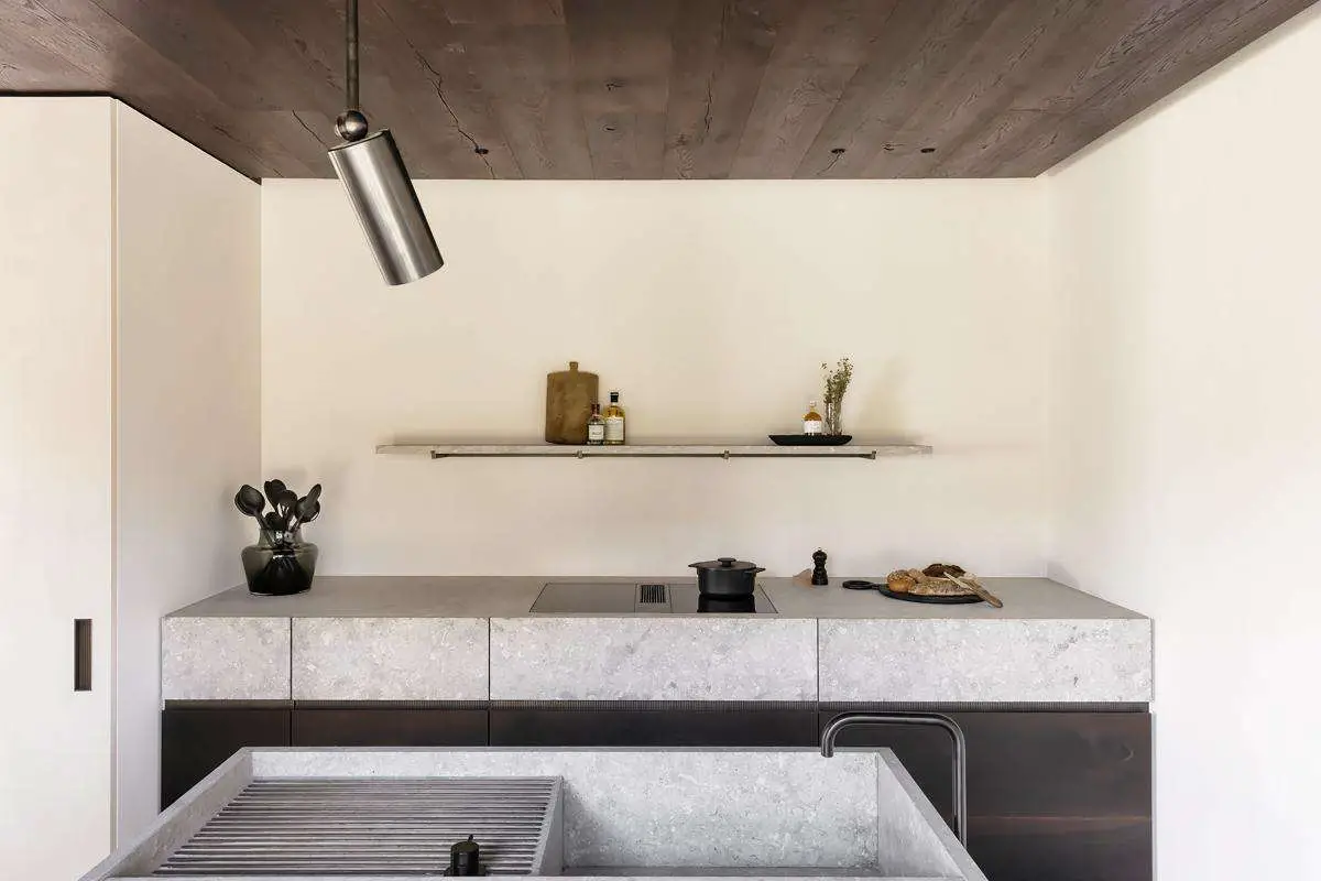 比利时 60 年代老房现代风翻新，设计师巧妙融合自然元素-9