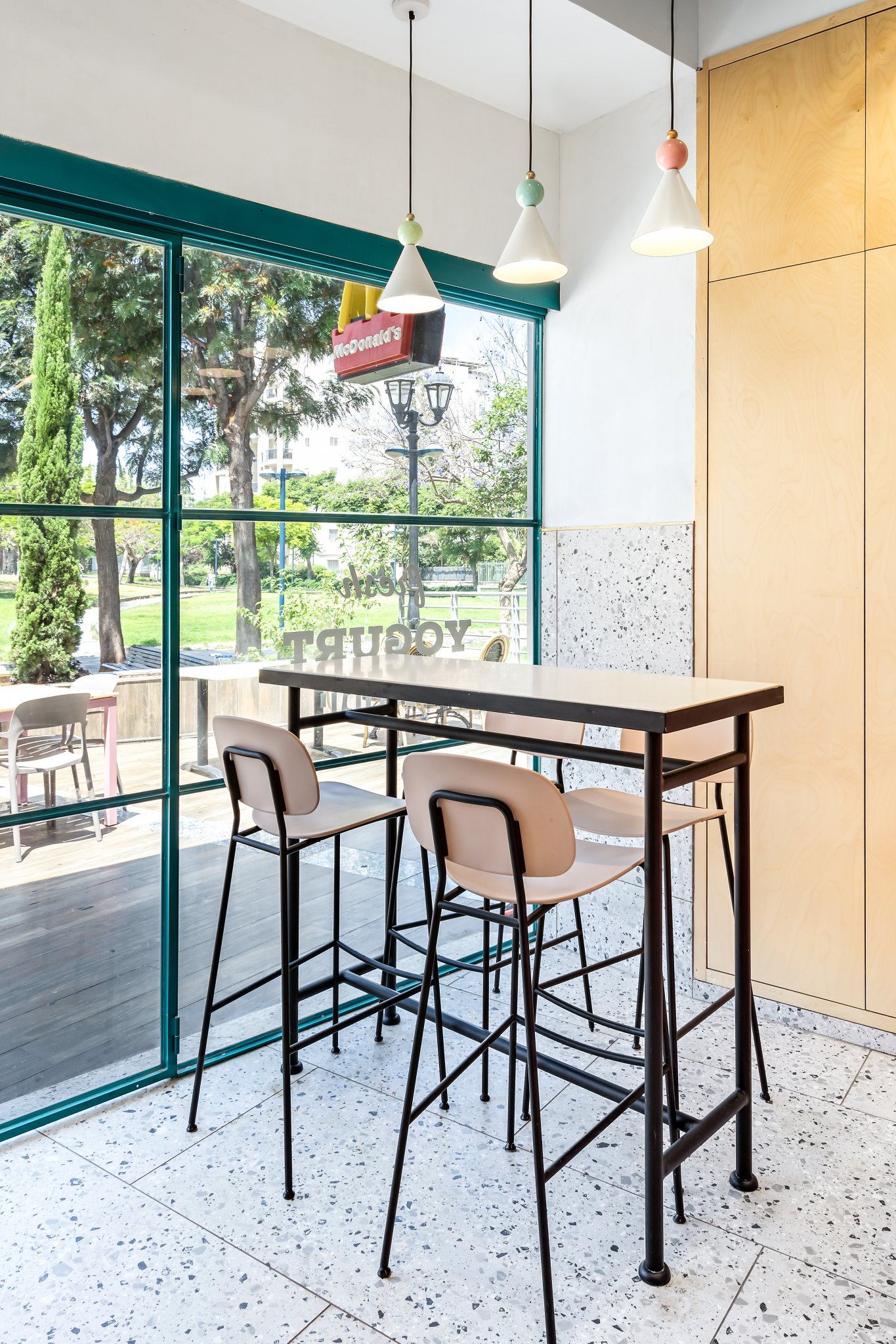 Leggenda Gelato&Yogurt · 现代都市冰淇淋店设计-8