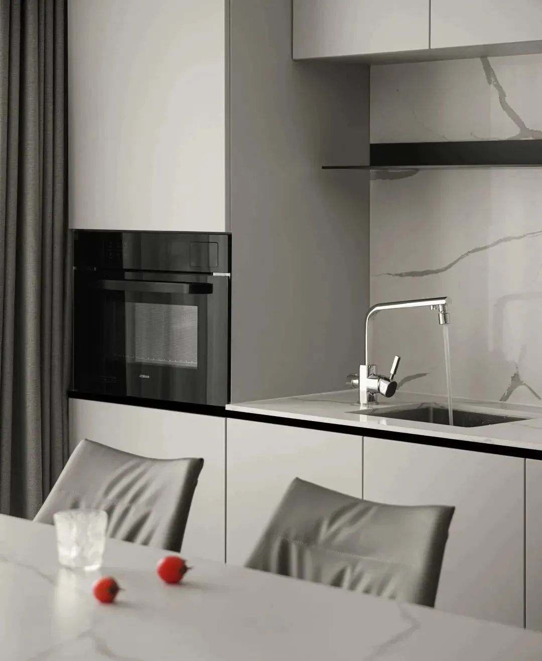 轻灰+原木格调，克制的温柔美-28