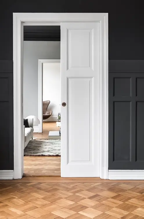 203 平米黑色经典公寓，摩洛哥地毯与潘顿椅的时尚碰撞-4