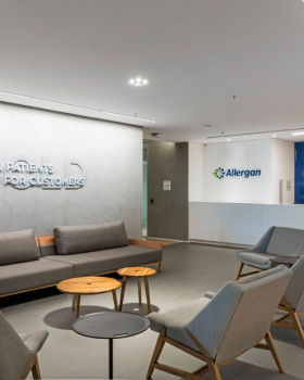巴西 Allergan 办公室的自然活力空间
