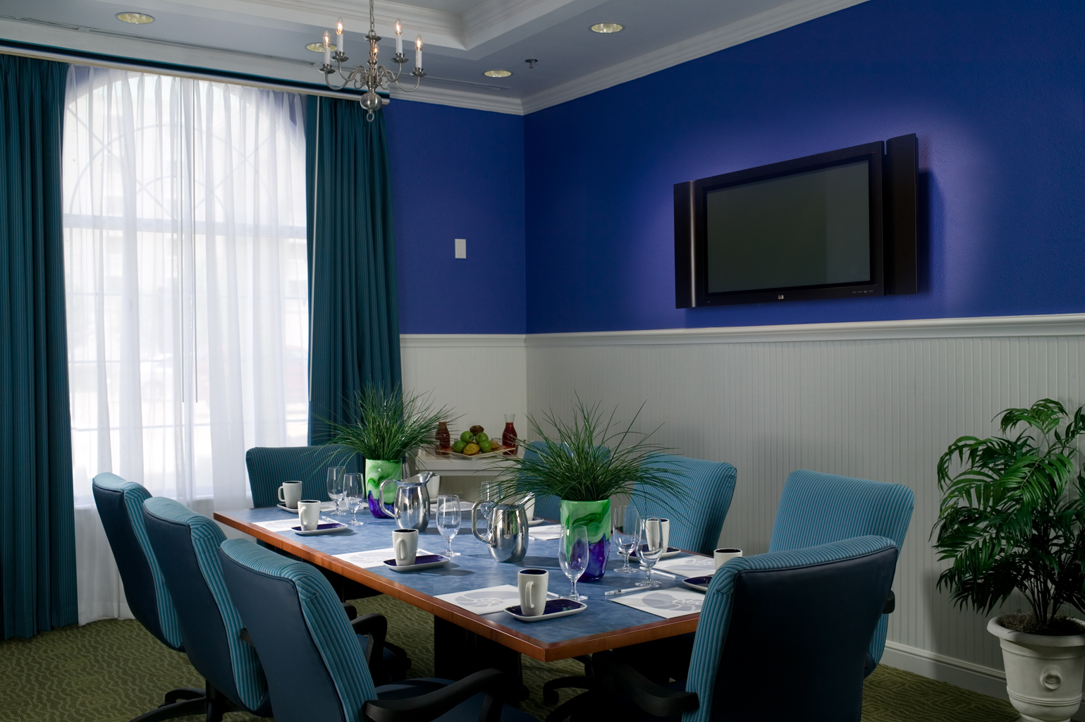 HOTEL INDIGO AT THE GALLERIA-25