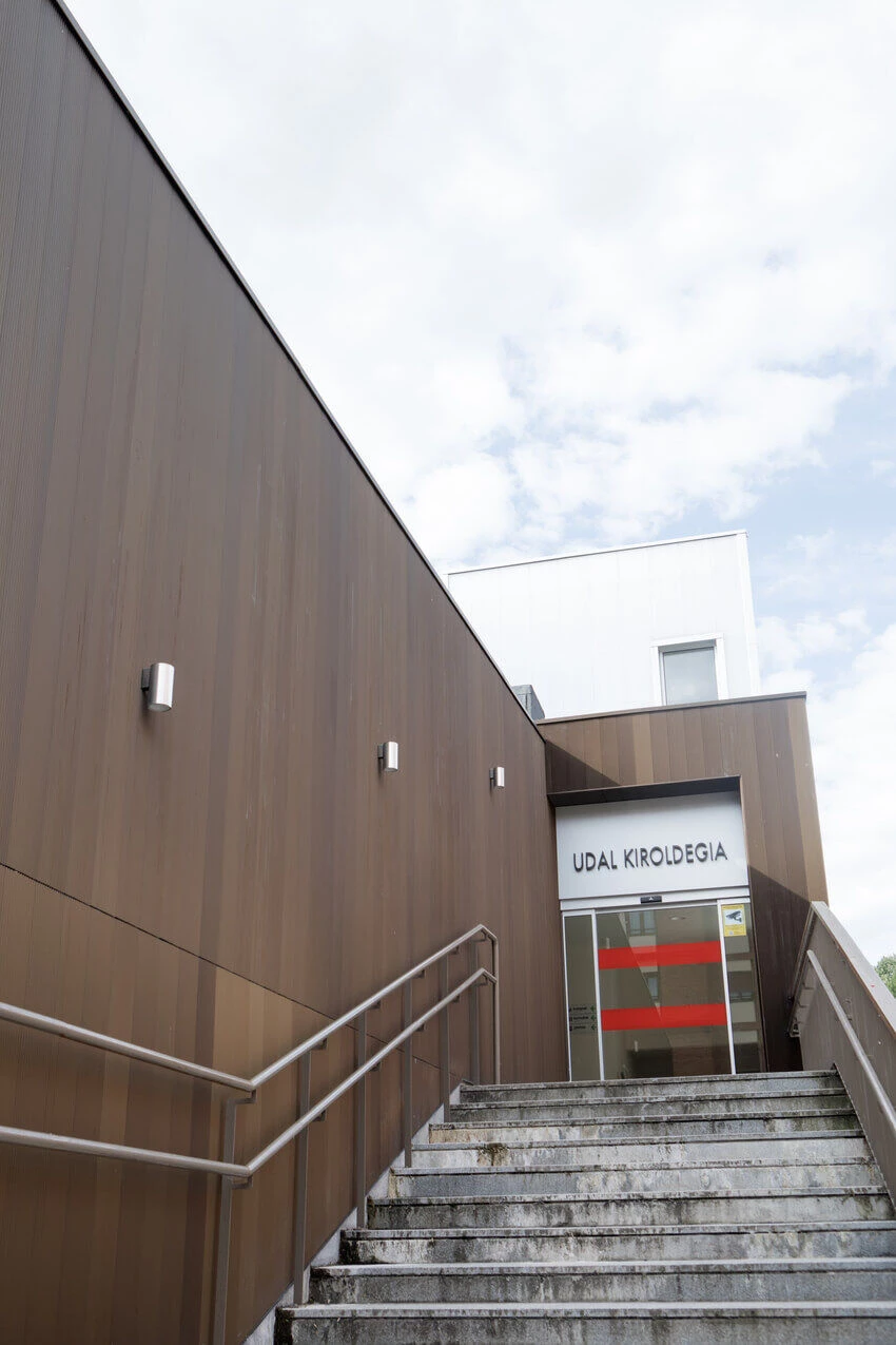 埃尔纳尼游泳池丨西班牙丨Uzcanga Architects-17