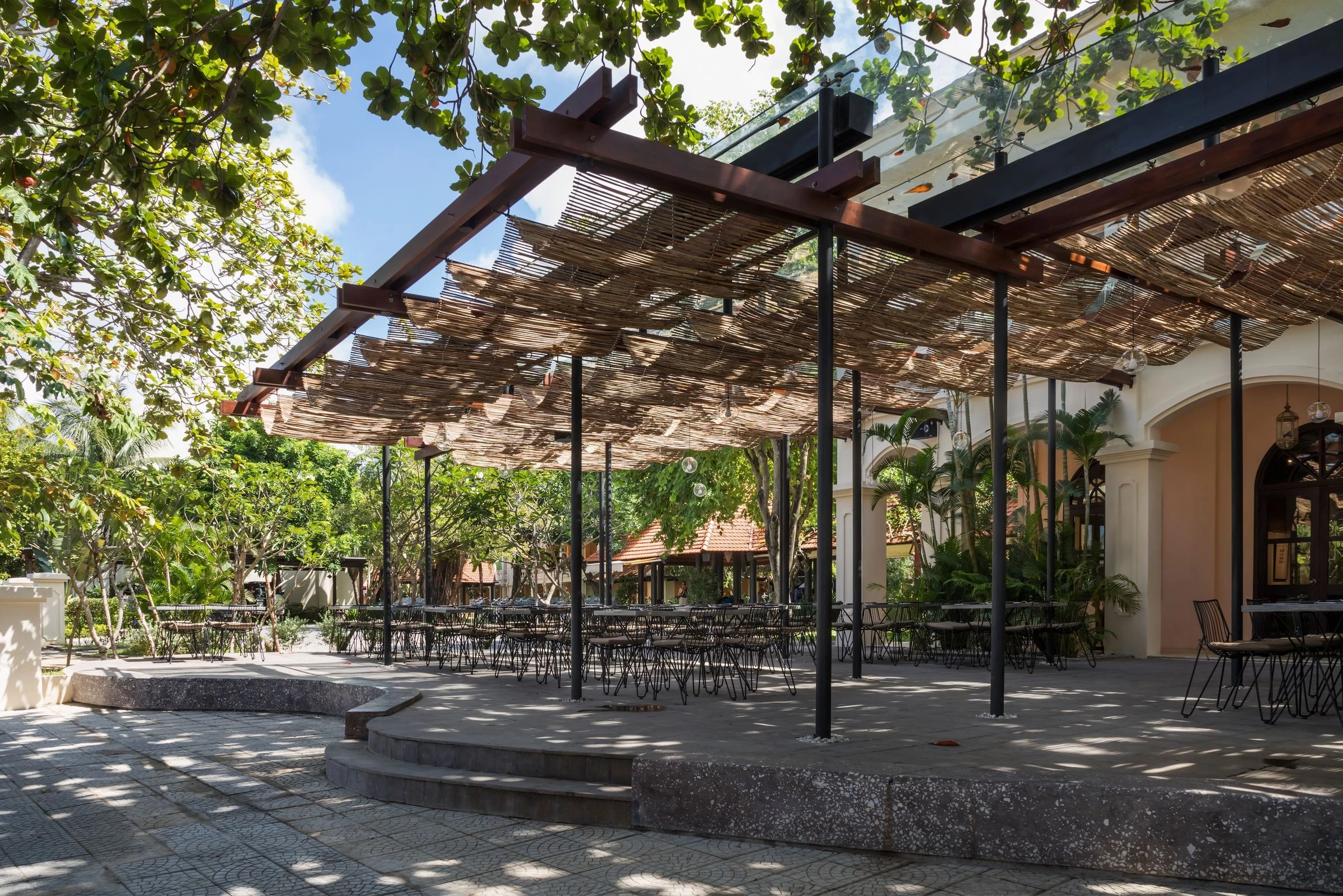 越南传统与现代的完美融合——"艺术空间"餐厅与画廊-14