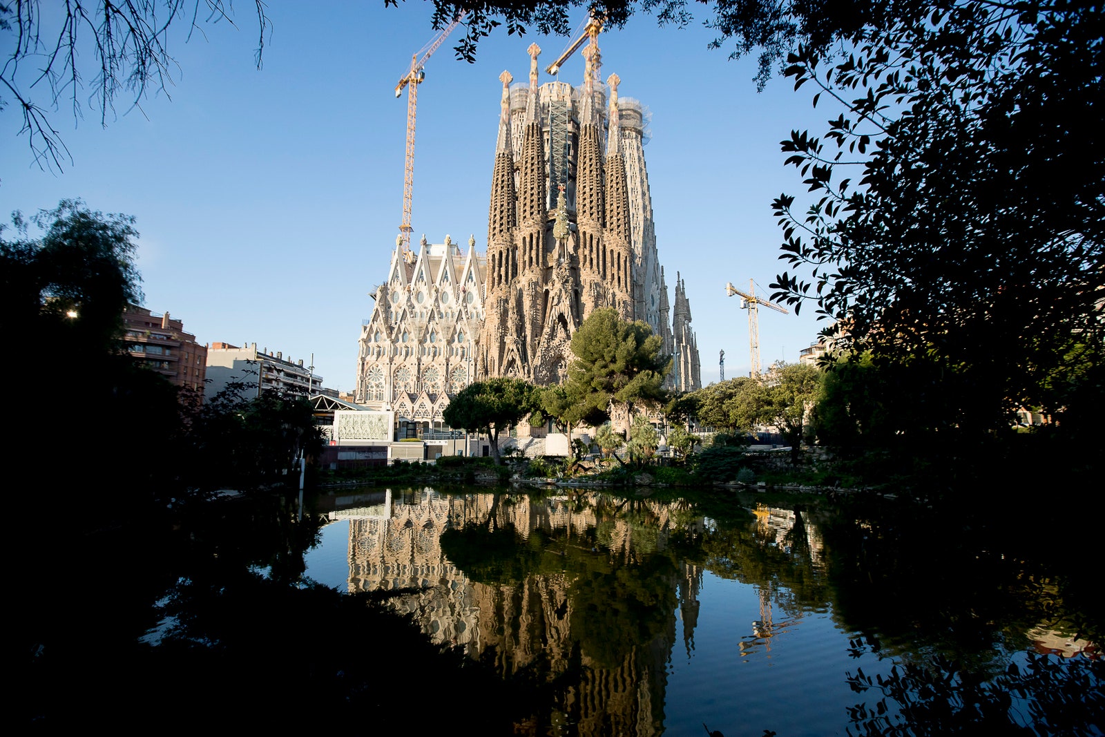 建筑奇才 Antoni Gaudí 的惊世之作 | 巴塞罗那的现代主义建筑盛宴-26