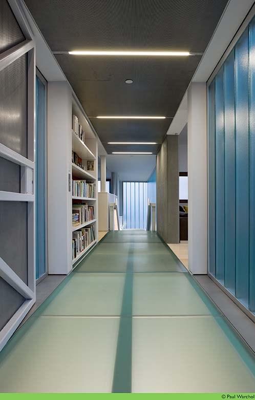 漂浮在海面上的钢构私宅-22