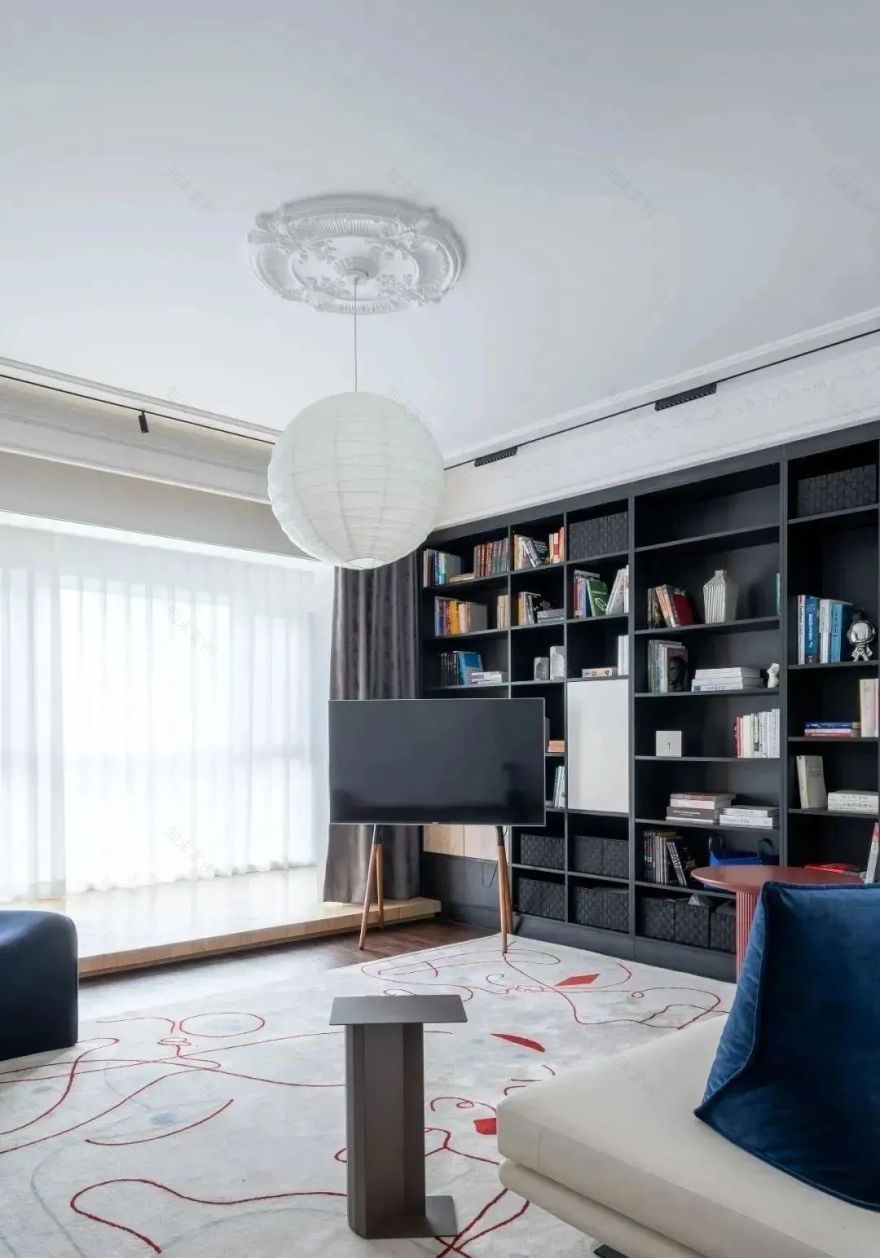 150㎡住宅,克莱因蓝、勃艮第红的融入,让空间更活泼、明艳!-21