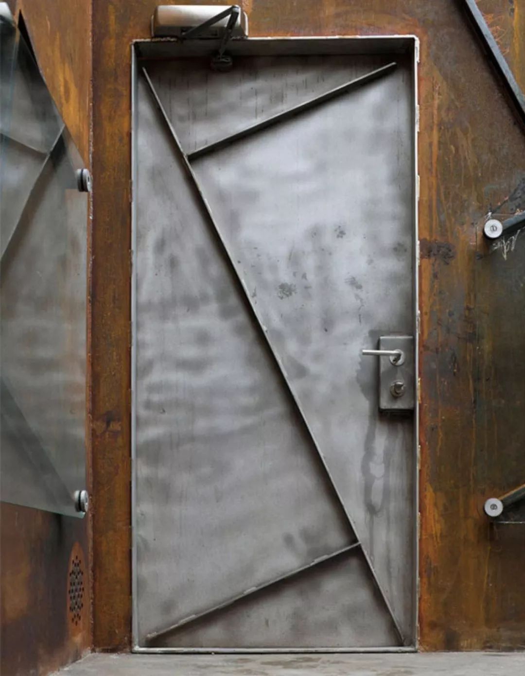 挪威锈红色卫生间，抵抗极端风的建筑奇迹-10