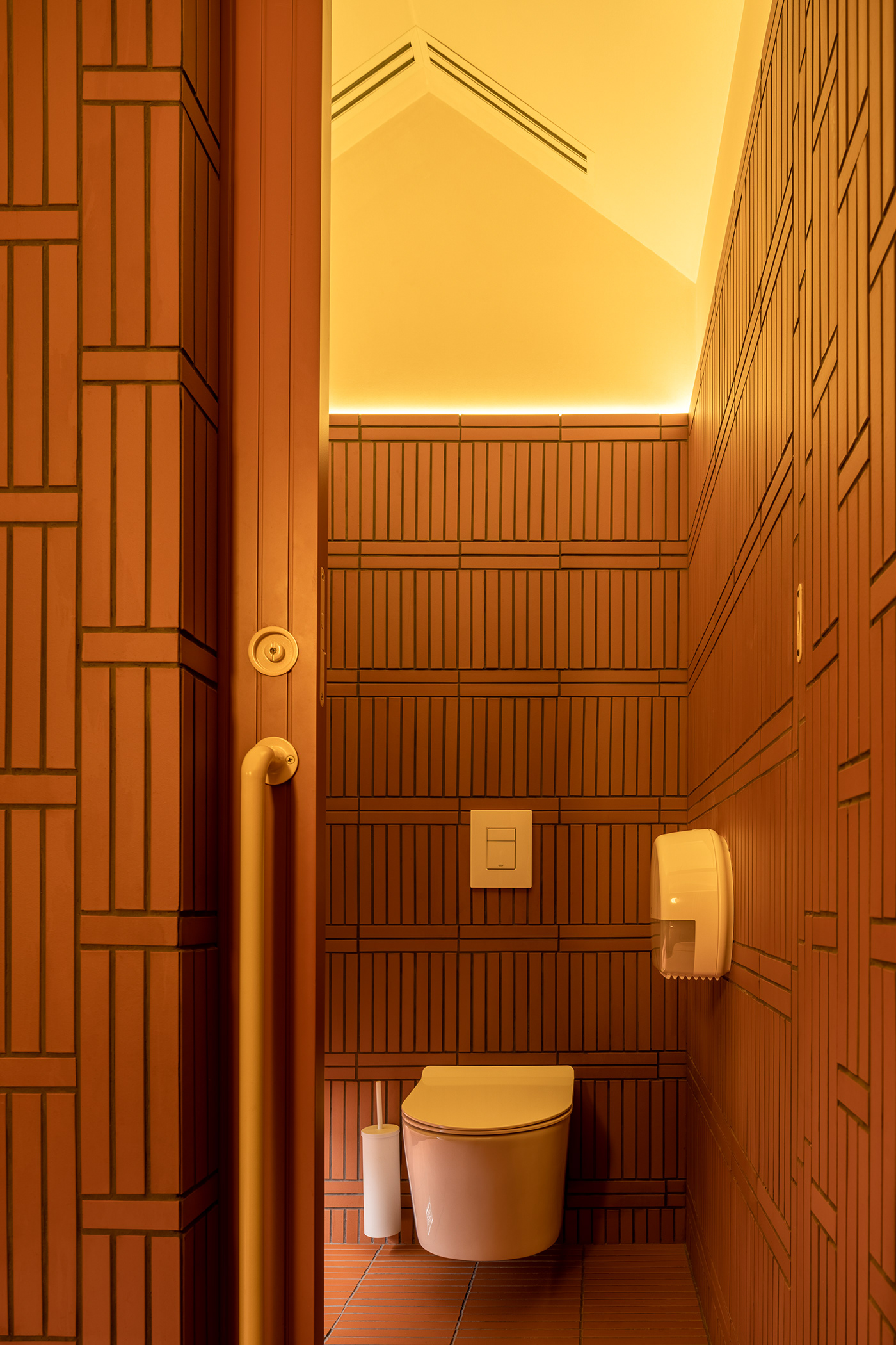 MOVA 啤酒空间丨乌克兰丨balbek bureau-105