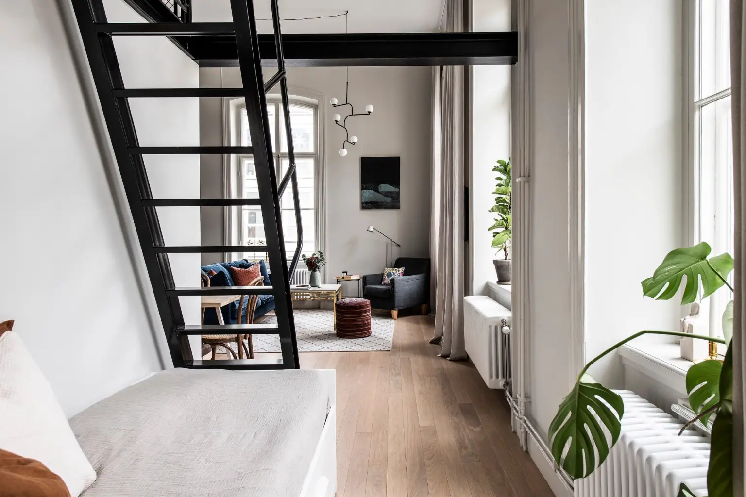 瑞典工业风 loft 设计，现代黑色厨房成亮点-15