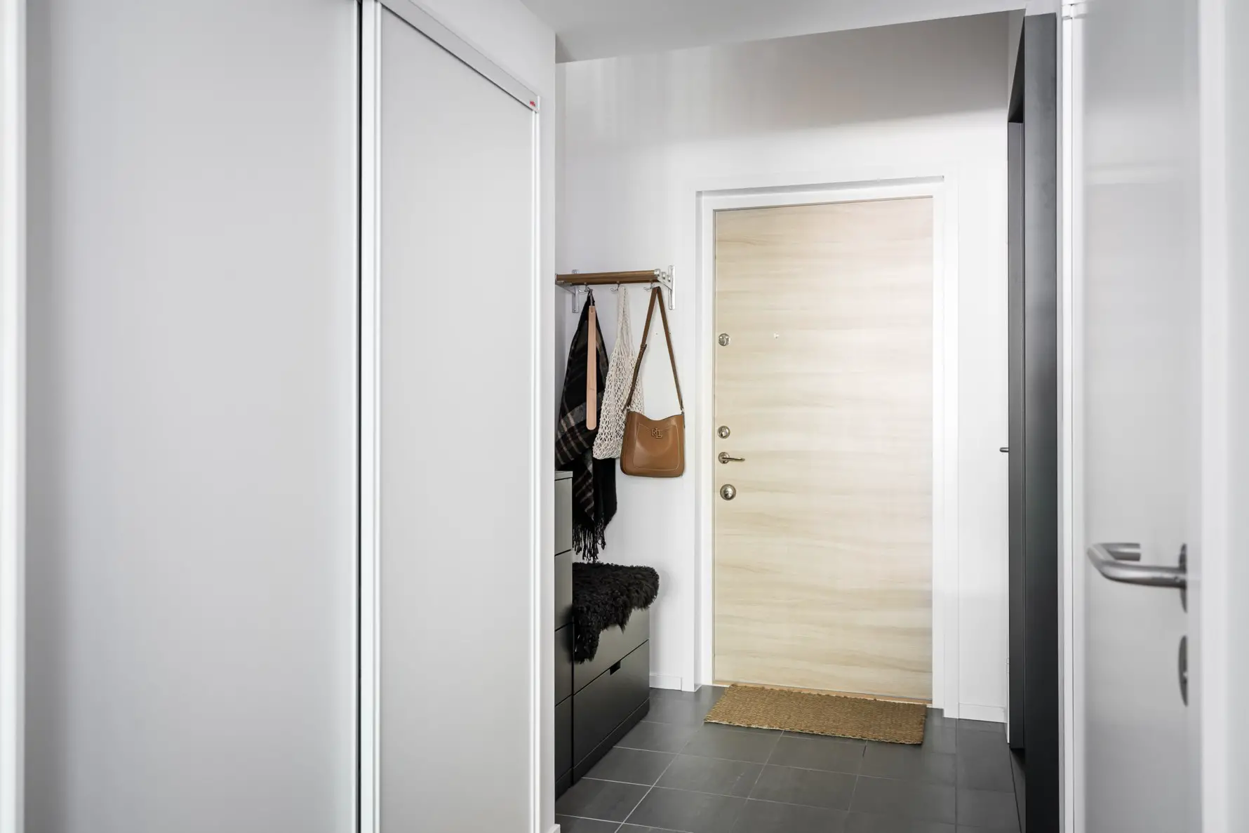 瑞典 35m2 精致一居,空间利用典范-18