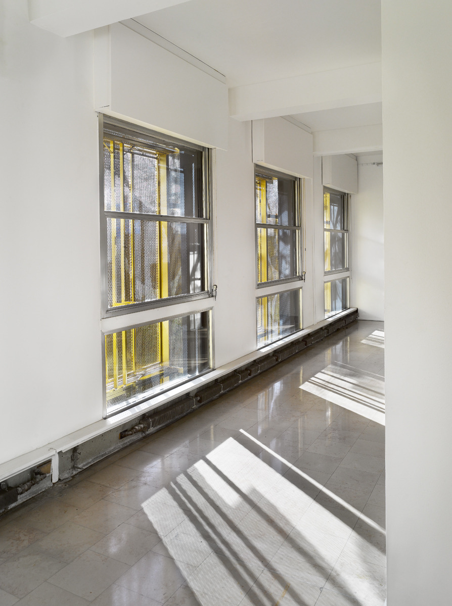 巴黎葡萄牙公寓翻新记 | 战舰灰立面展现独特魅力-16