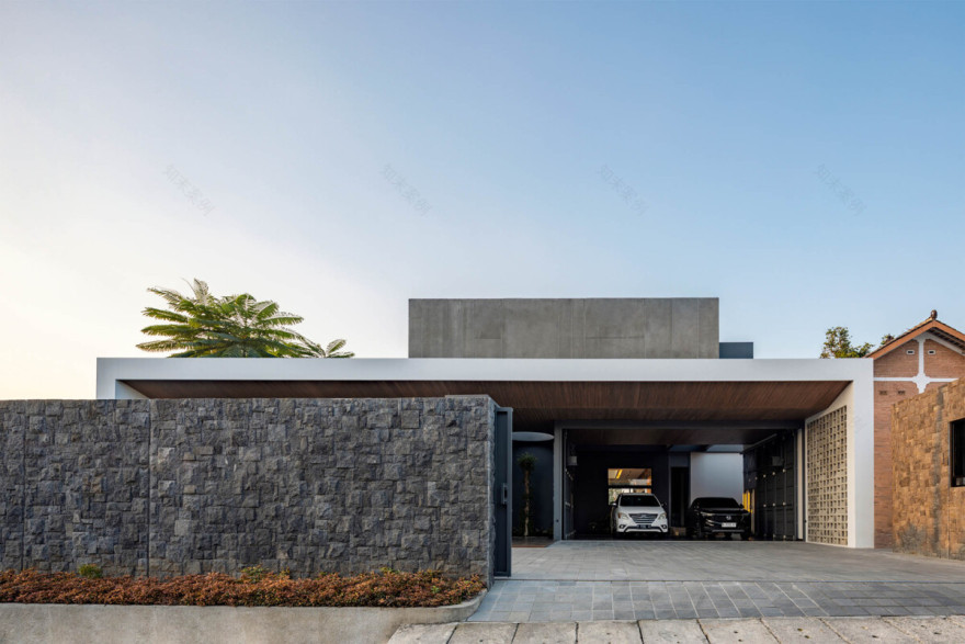 HUMBLE AND HOMEY, RUMAH MEWAH DI PLONGKOWATI - Asrinesia-15