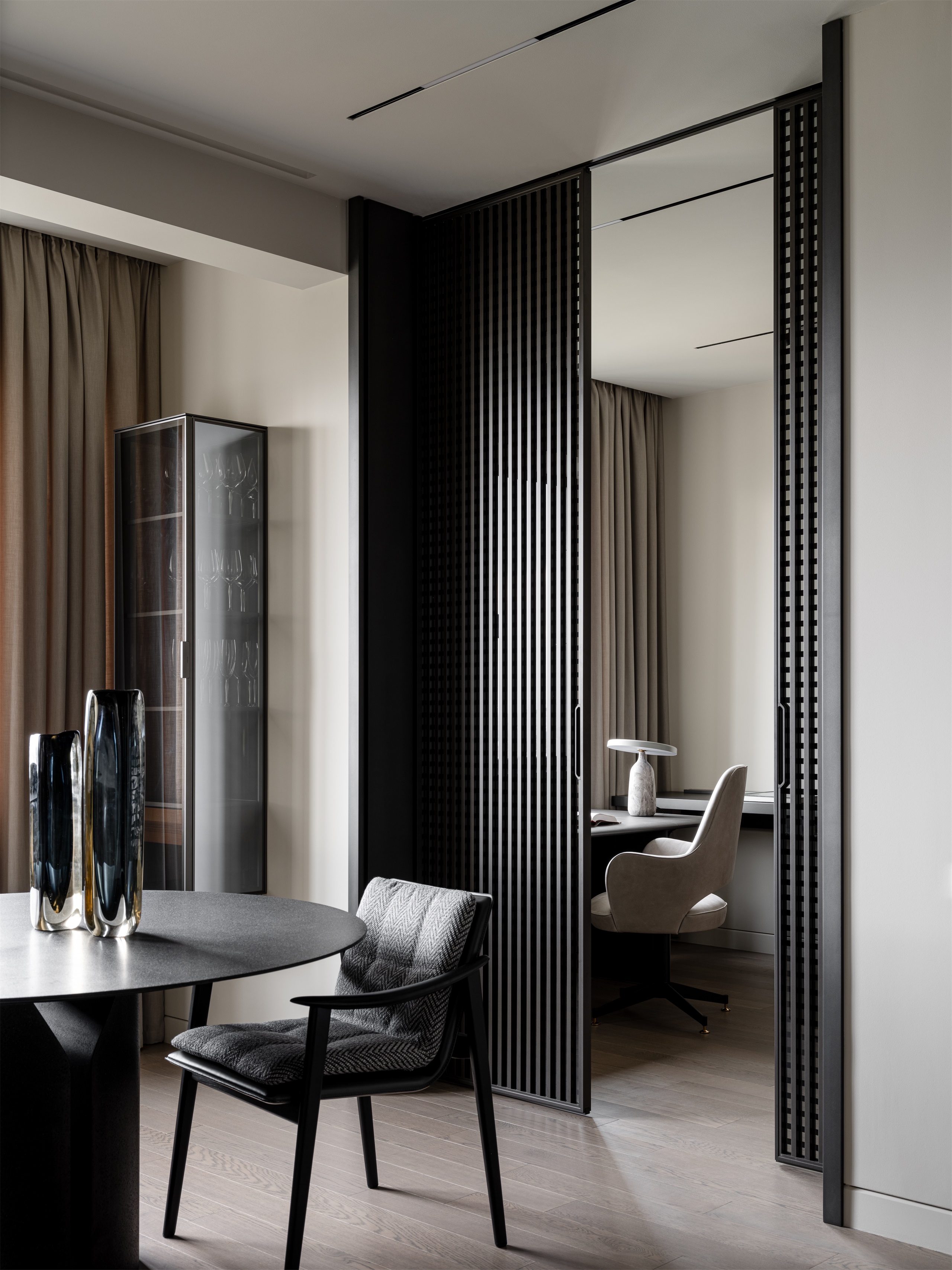 130 平方米深色现代公寓丨斯维特兰娜·李-8